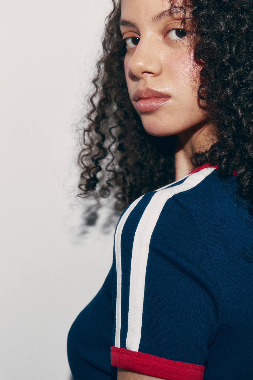 Футболка укороченная с принтом и лампасами - цвет синий - 6