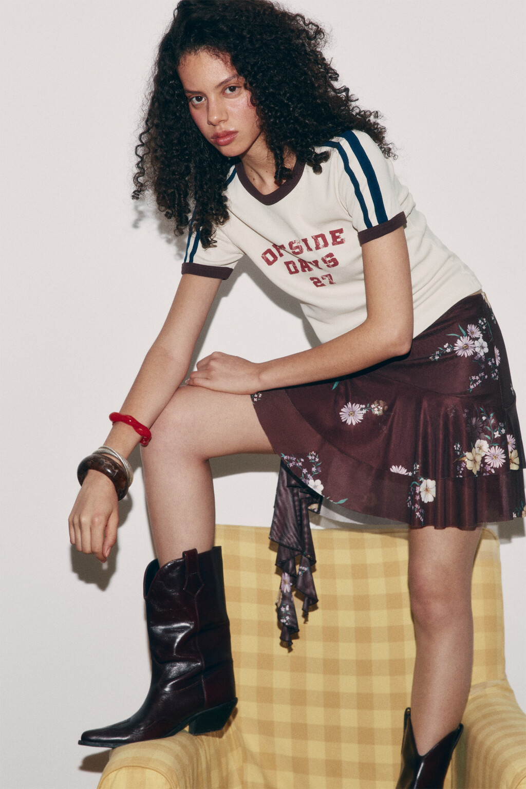 Футболка укороченная с принтом и лампасами - цвет бежевый - 1