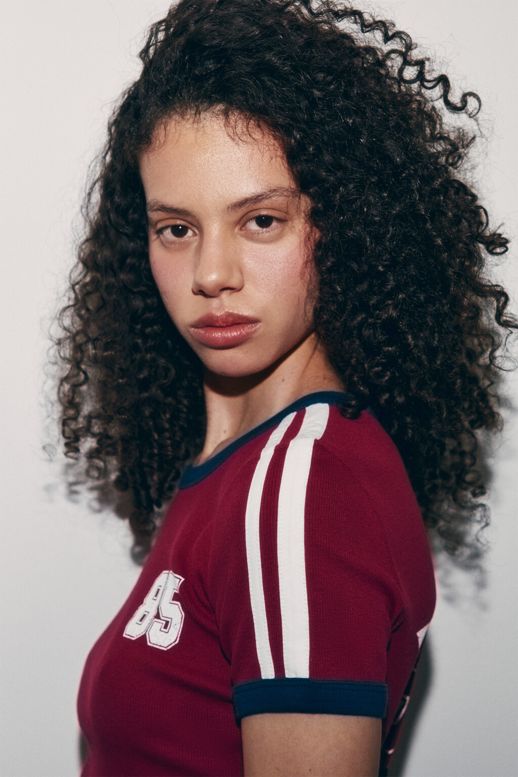 Футболка укороченная с принтом и лампасами - цвет красный - 7