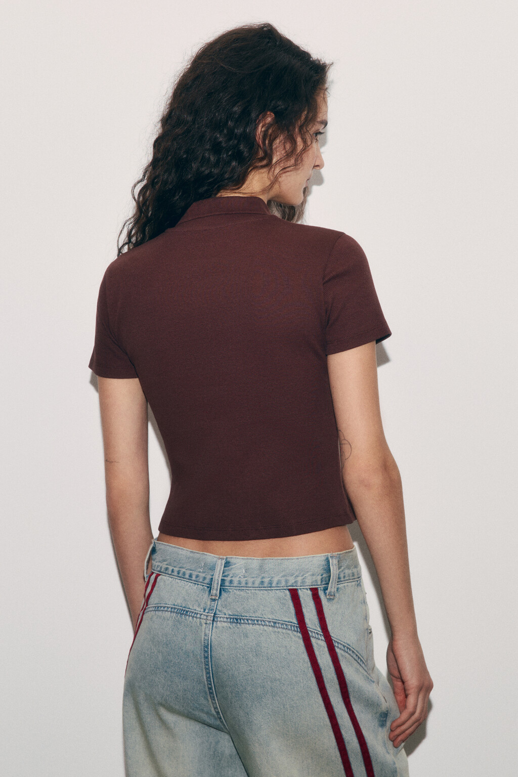 Футболка-поло хлопковая укороченная в рубчик - цвет коричневый - 3