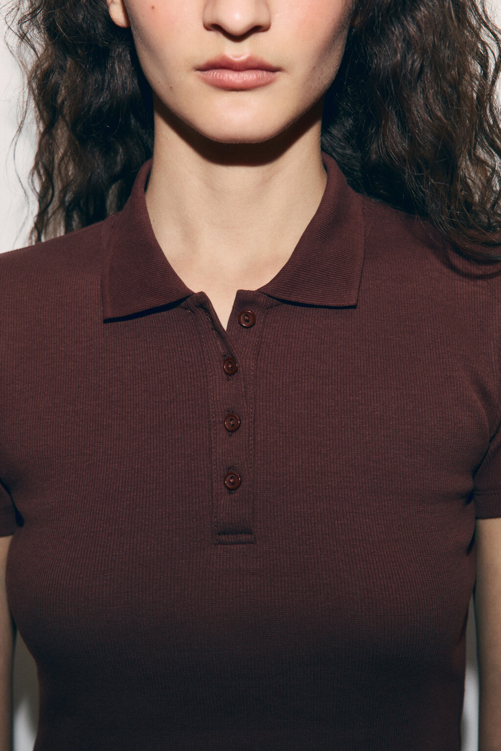 Футболка-поло хлопковая укороченная в рубчик - цвет коричневый - 5