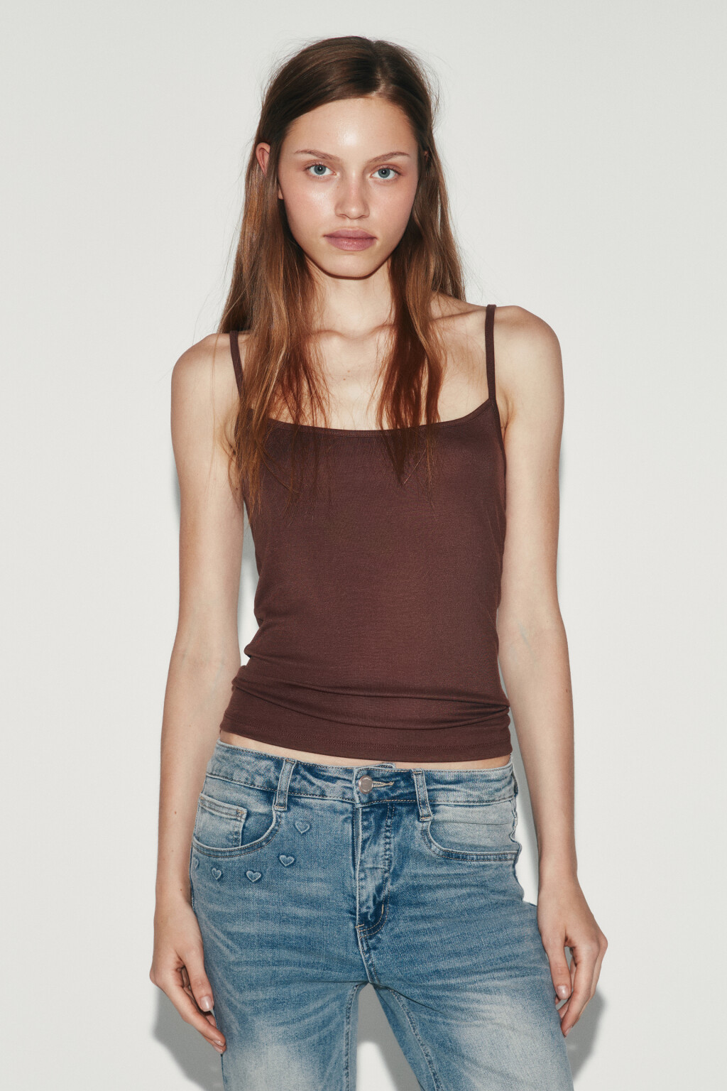 Майка-топ с лиоцеллом на тонких бретелях - цвет коричневый - 2