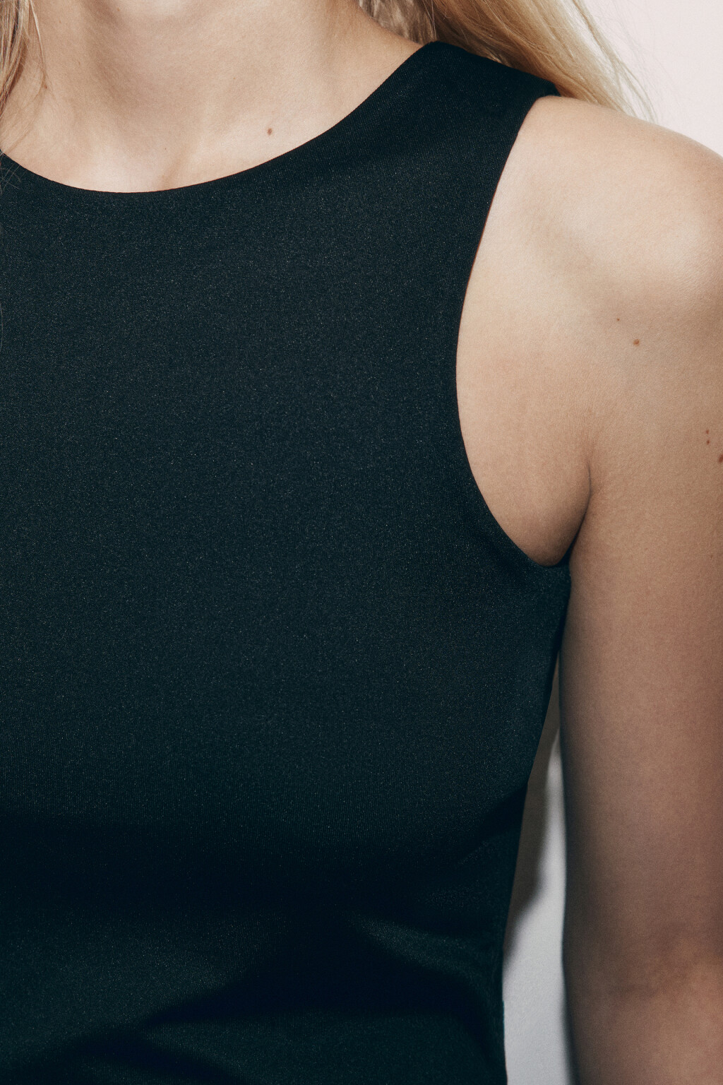 Майка-топ трикотажная облегающая - цвет черный - 6