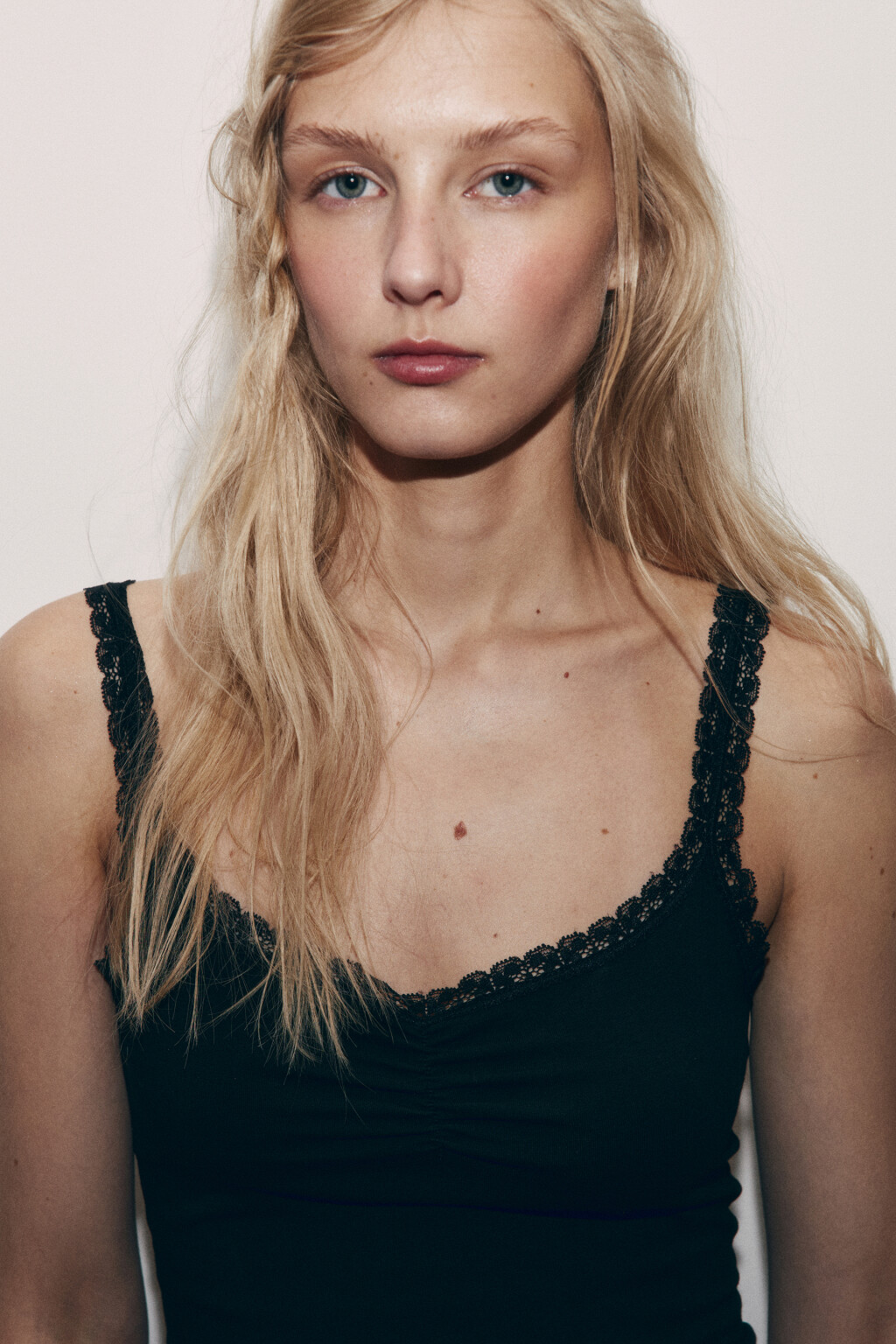 Майка-топ облегающая с кружевом - цвет черный - 5