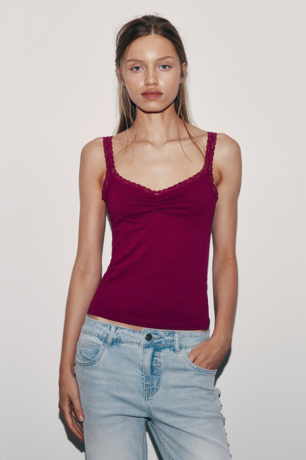 Майка-топ облегающая с кружевом - цвет красный - 2