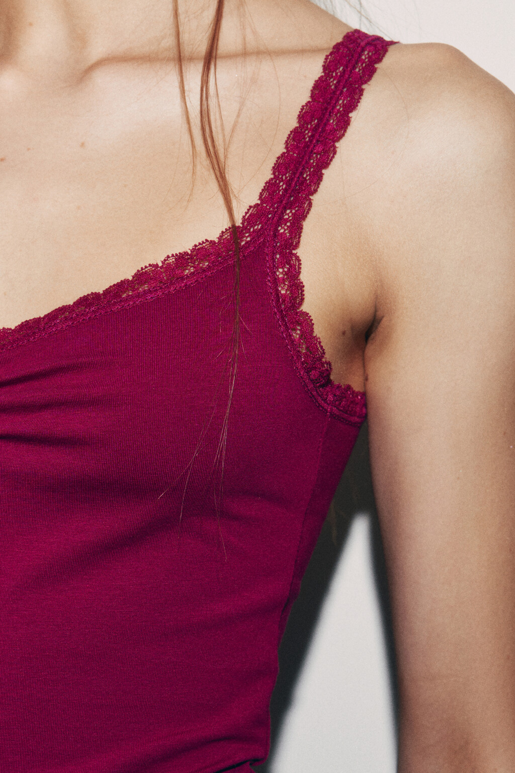 Майка-топ облегающая с кружевом - цвет красный - 6