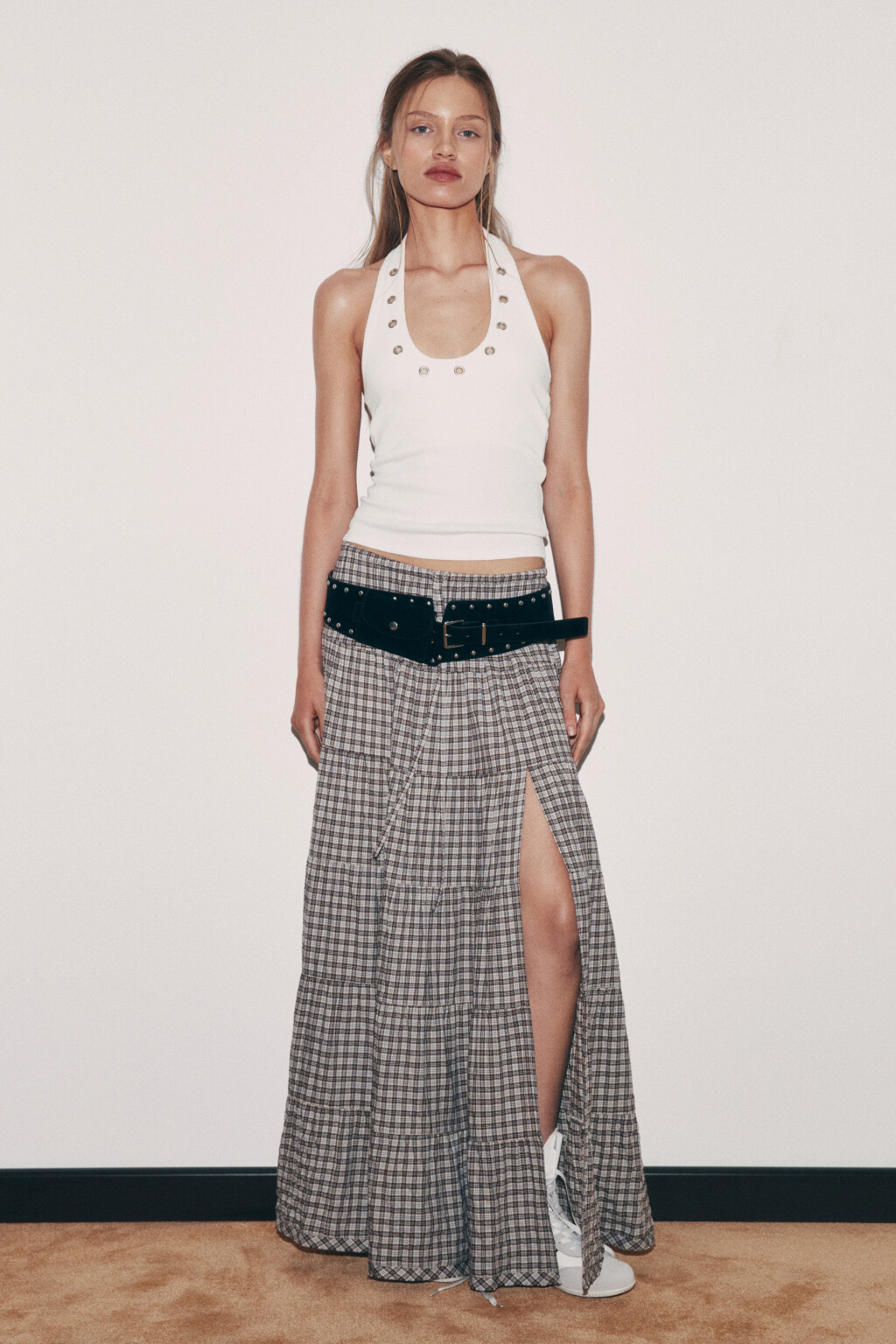 топ-халтер облегающий в рубчик с люверсами - цвет белый - 5