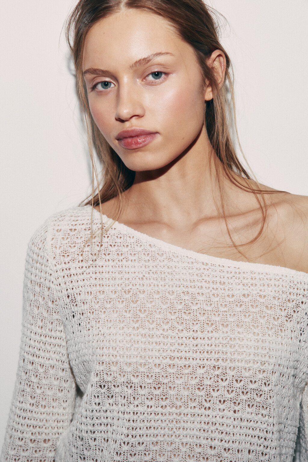 Лонгслив кроше на одно плечо - цвет бежевый - 5