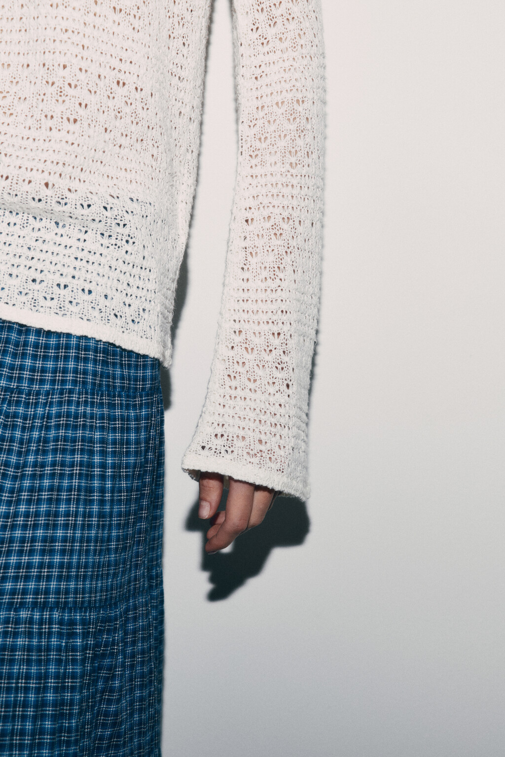 Лонгслив кроше на одно плечо - цвет бежевый - 6