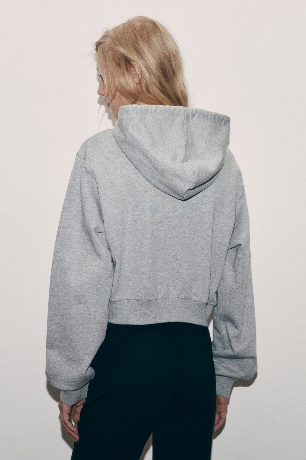 худи-зипка укороченная с капюшоном - цвет серый - 3