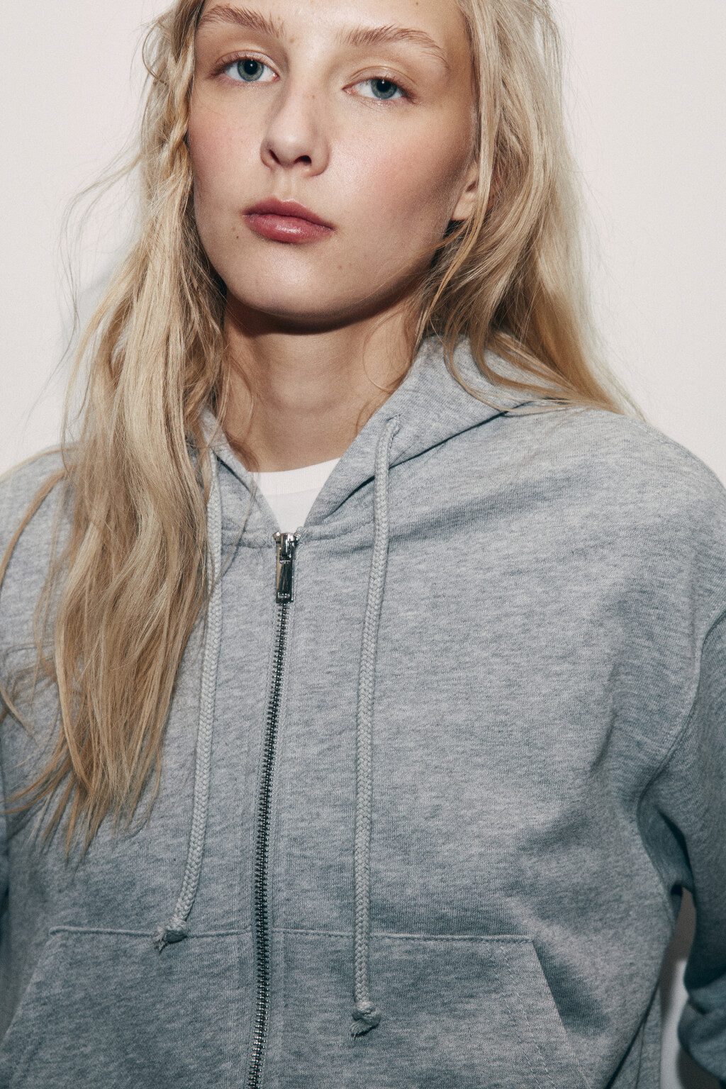 худи-зипка укороченная с капюшоном - цвет серый - 5