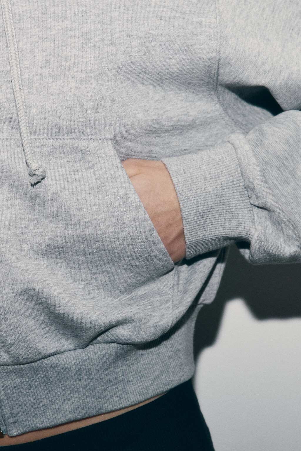 худи-зипка укороченная с капюшоном - цвет серый - 6