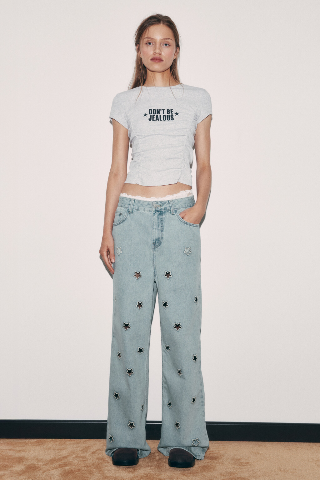 Джинсы багги с низкой посадкой и вырезанными звездами - цвет синий - 4