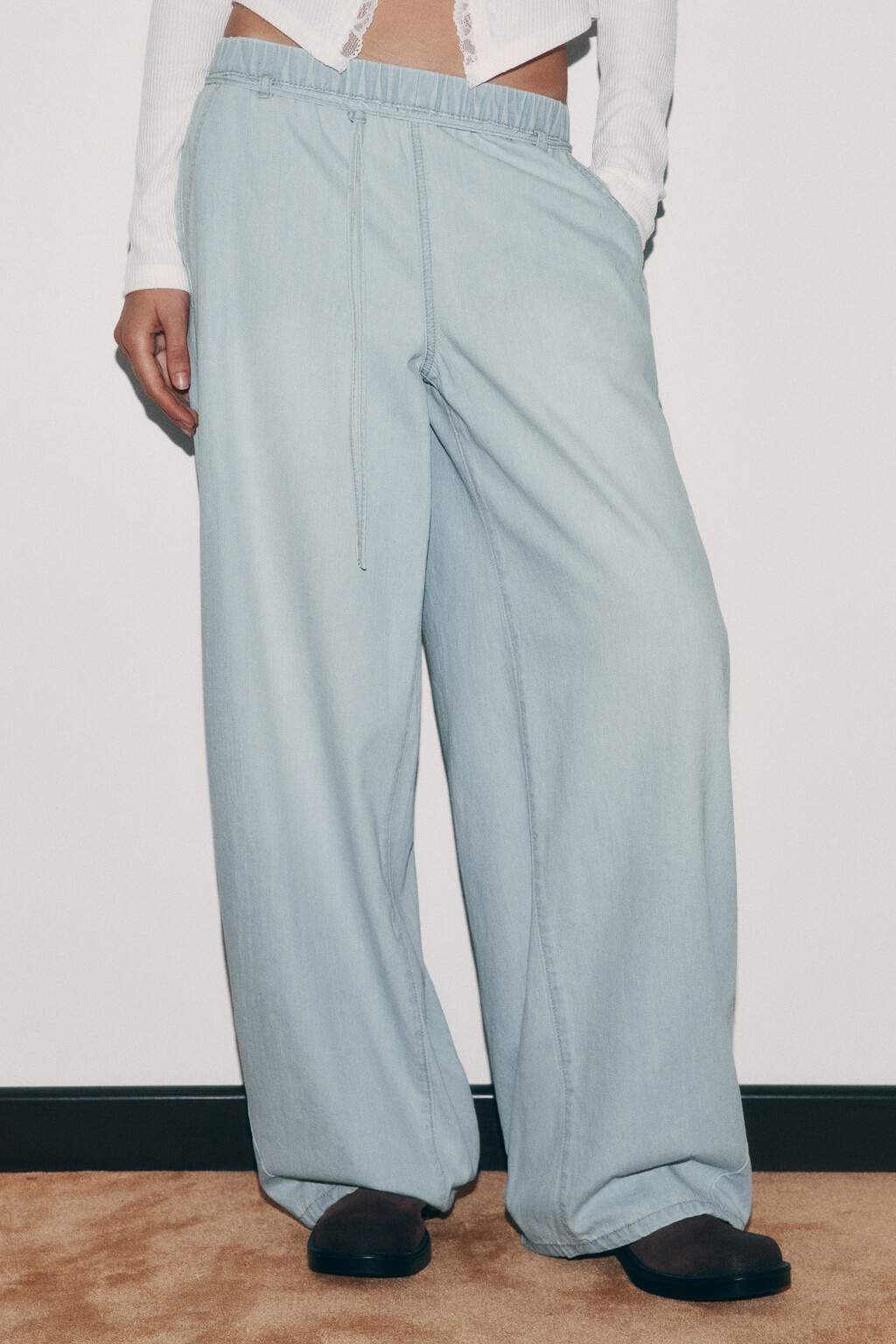 Джинсы barrel fit со средней посадкой на резинке - цвет голубой - 2