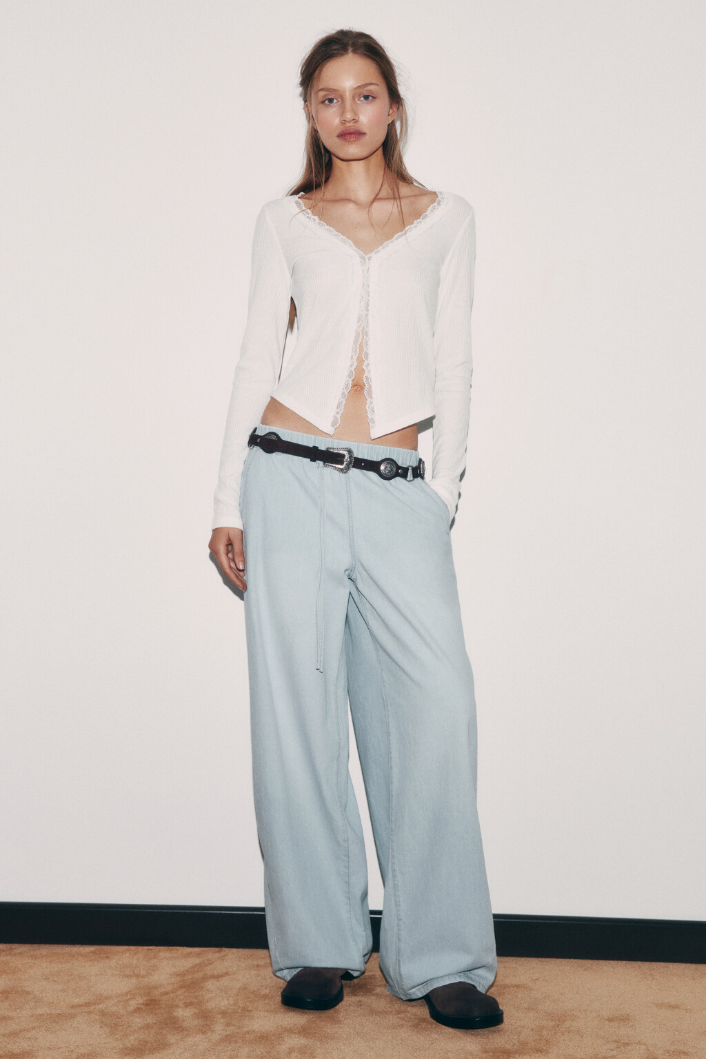 Джинсы barrel fit со средней посадкой на резинке - цвет голубой - 4