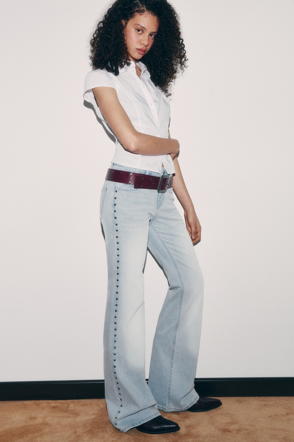 Джинсы клеш с низкой посадкой и заклепками - цвет голубой - 1