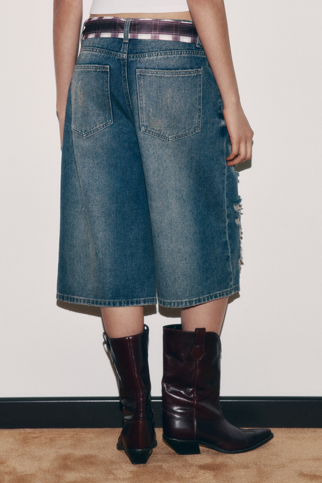 джортсы рваные со средней посадкой и поясом - цвет темный тинт - 3