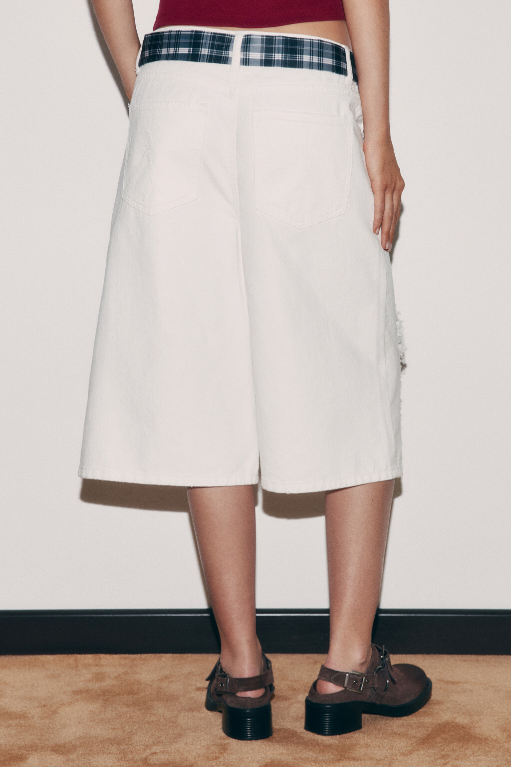 джортсы рваные со средней посадкой и поясом - цвет белый - 3