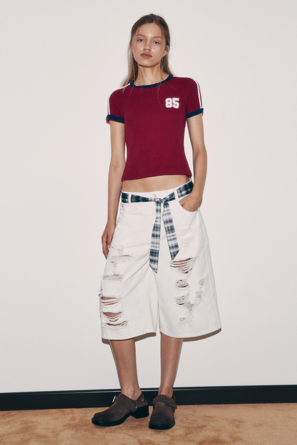 джортсы рваные со средней посадкой и поясом - цвет белый - 4