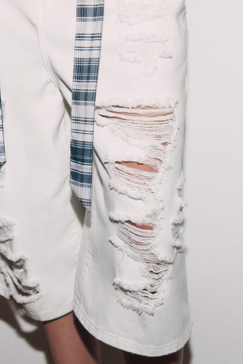 джортсы рваные со средней посадкой и поясом - цвет белый - 6