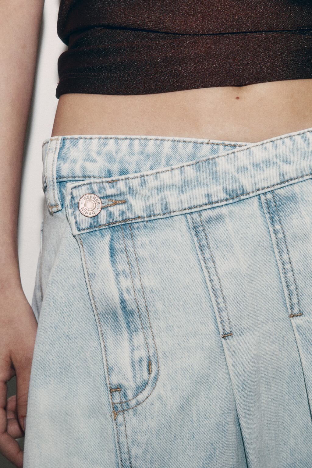 Юбка-трапеция мини джинсовая асимметричная - цвет синий - 6