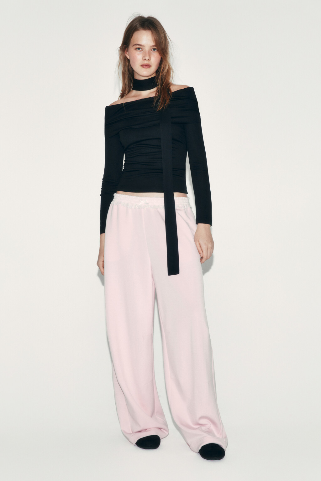 Брюки wide leg вискозные с кружевной отделкой - цвет розовый - 4