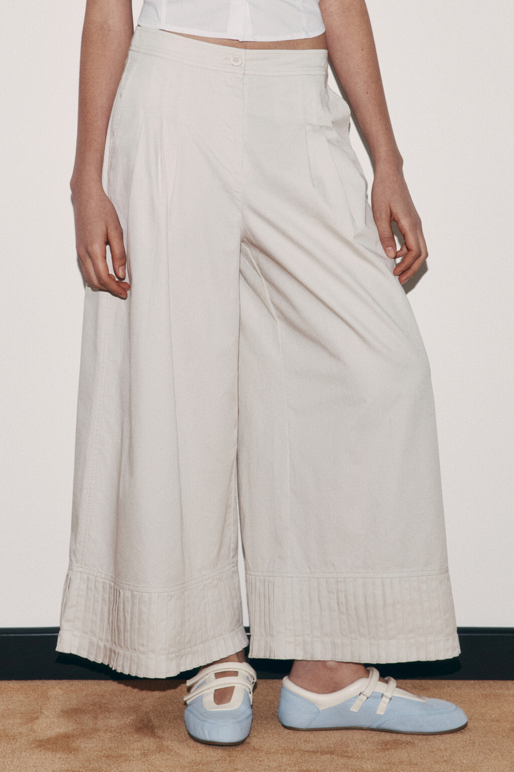 Брюки-кюлоты хлопковые со средней посадкой и гофрированием - цвет молочный - 2