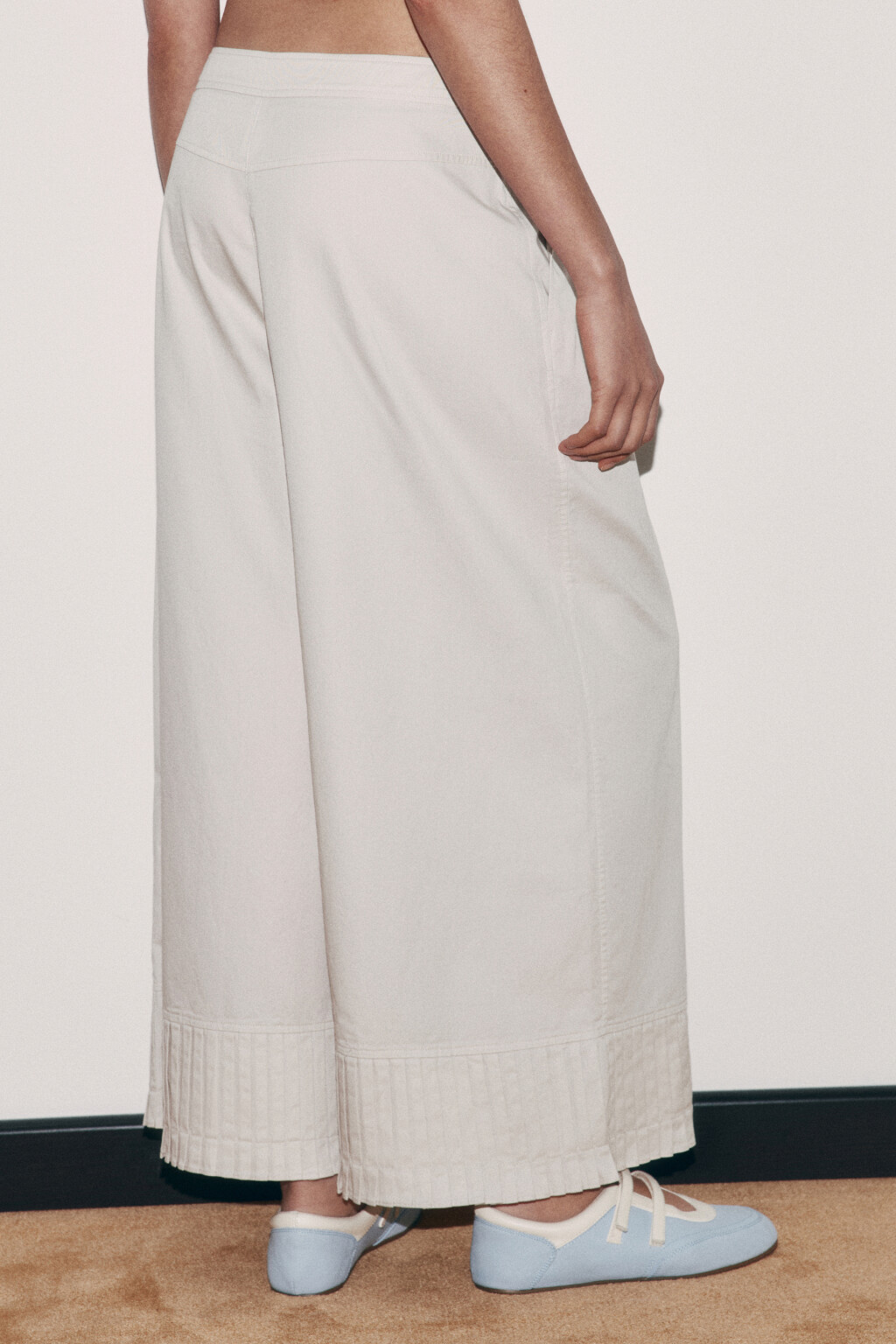 Брюки-кюлоты хлопковые со средней посадкой и гофрированием - цвет молочный - 3