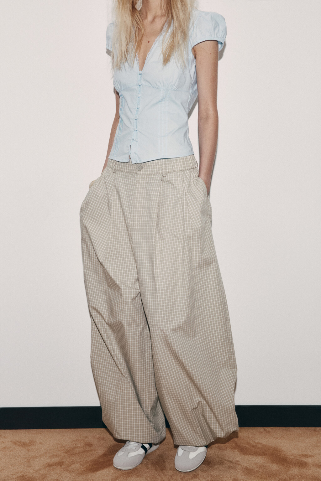 Брюки-баррель со средней посадкой в клетку - цвет бежевый - 2