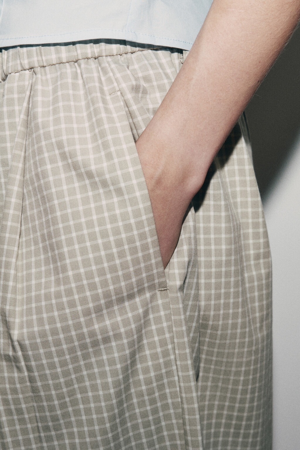 Брюки-баррель со средней посадкой в клетку - цвет бежевый - 7