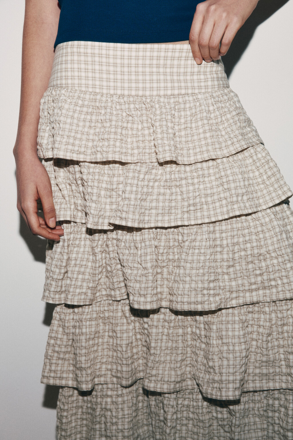 Юбка миди хлопковая многослойная из жатой ткани - цвет бежевый - 5