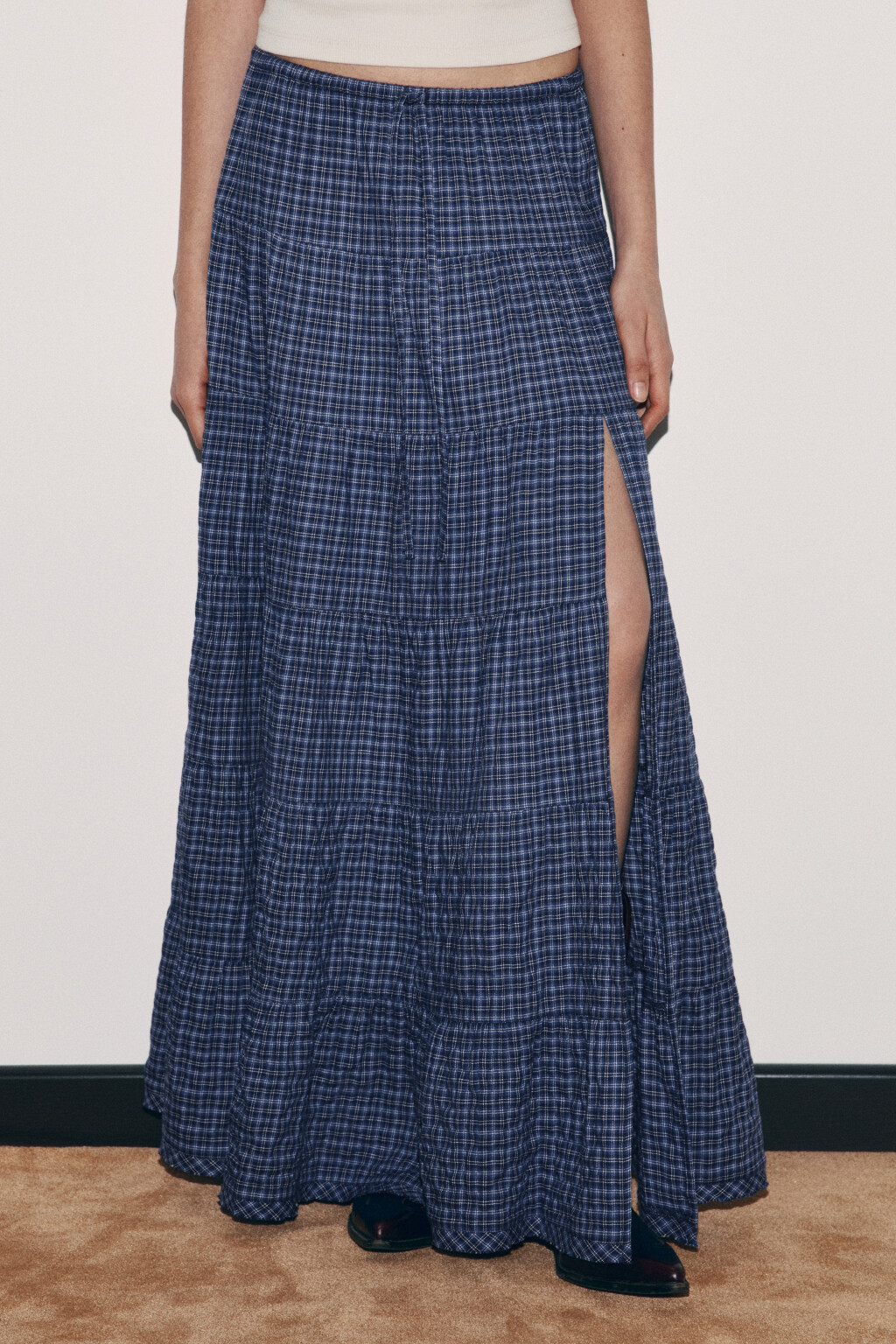 Юбка макси в клетку на завязках с воланами и разрезом - цвет синий - 4