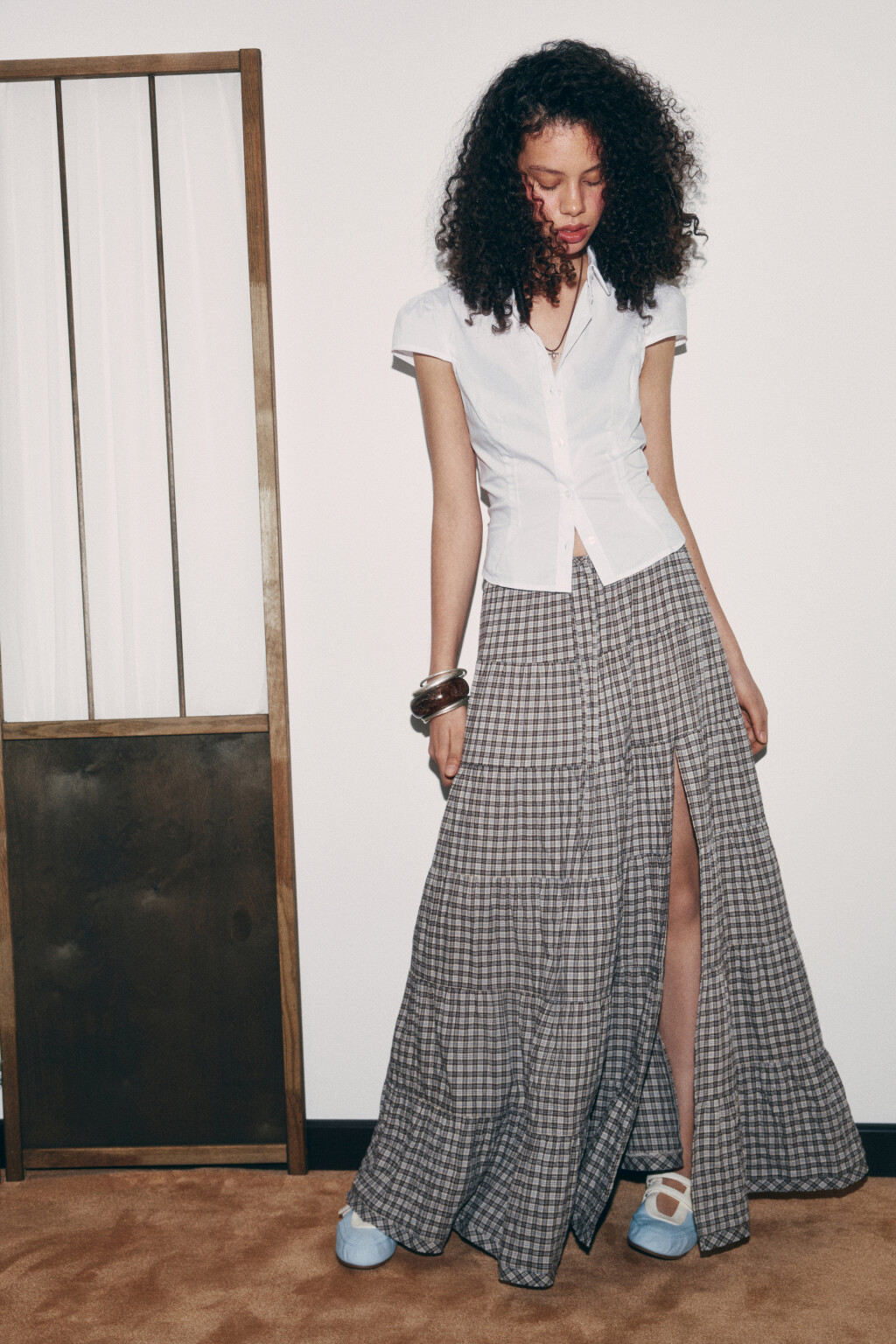 Юбка макси в клетку на завязках с воланами и разрезом - цвет бежевый - 2