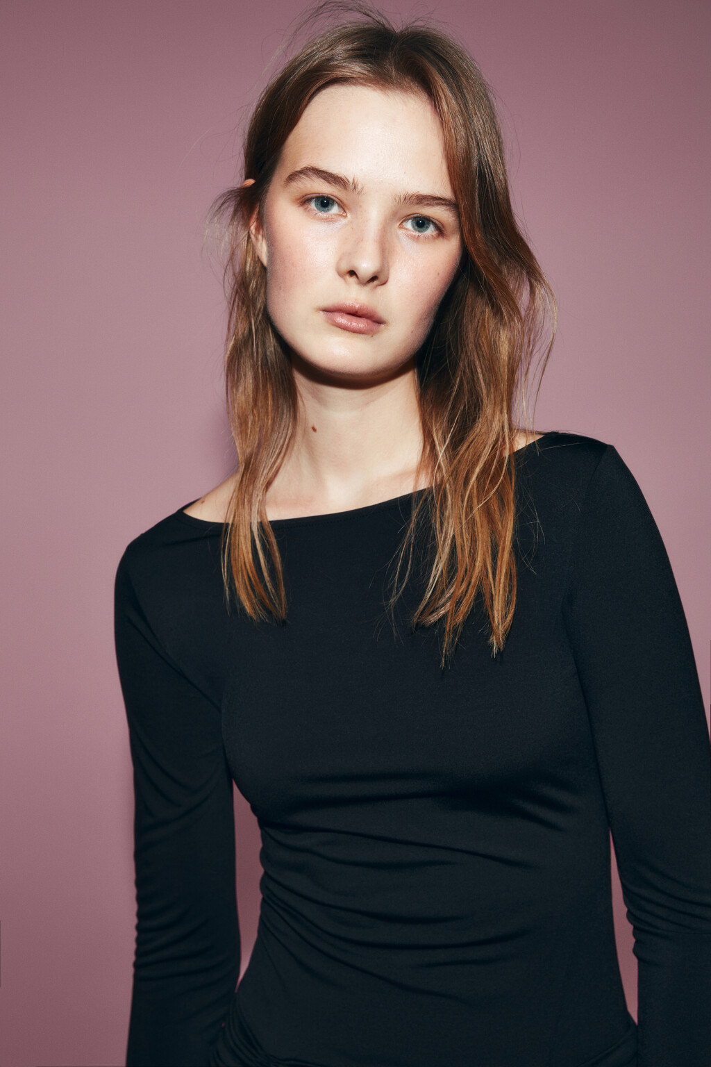 Платье мини приталенное со сборками на талии - цвет черный - 7