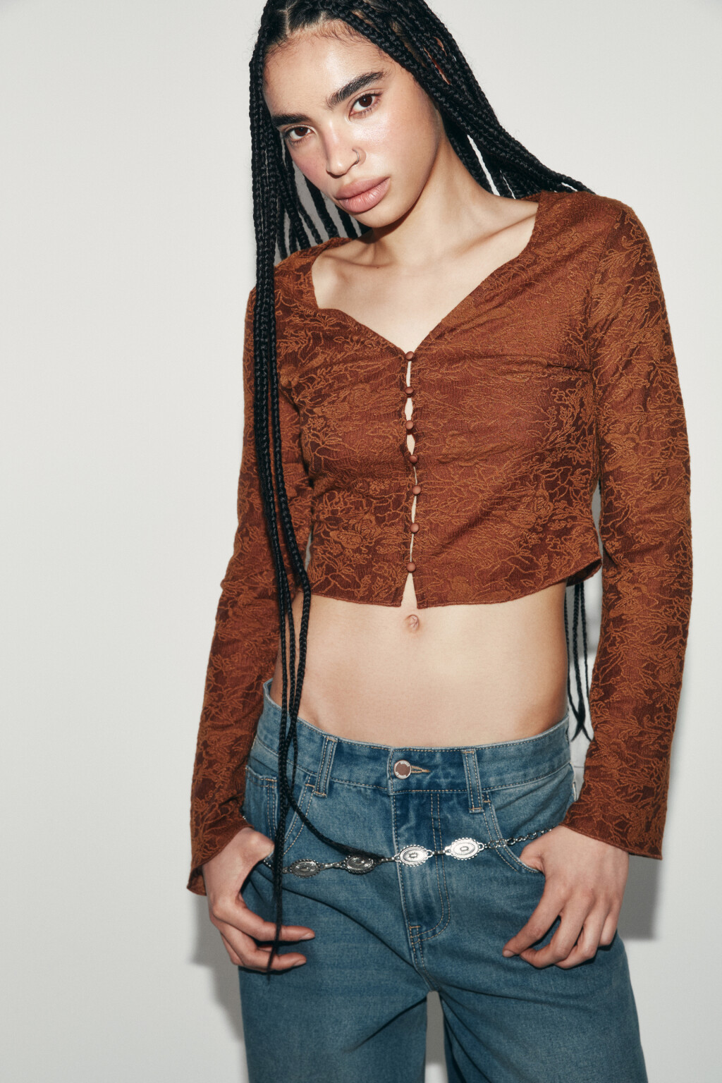 Лонгслив облегающий кружевной на пуговицах - цвет коричневый - 1