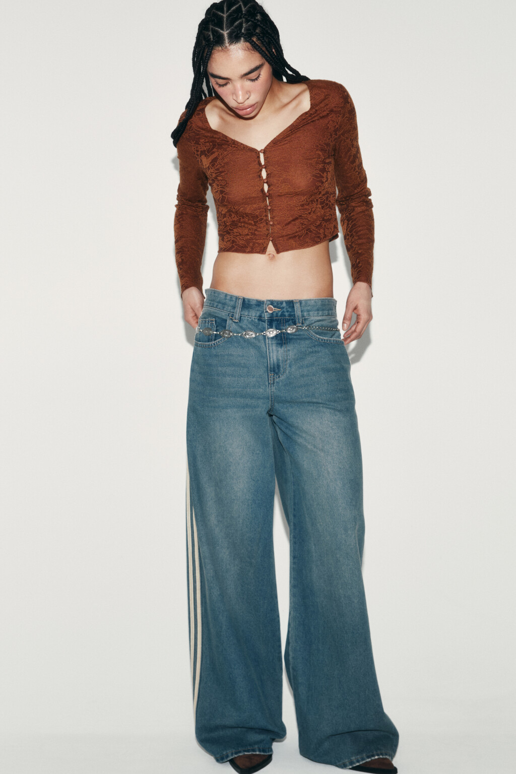 Лонгслив облегающий кружевной на пуговицах - цвет коричневый - 2