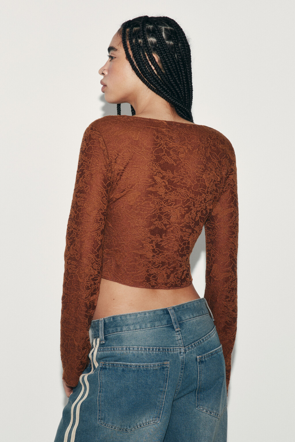 Лонгслив облегающий кружевной на пуговицах - цвет коричневый - 4