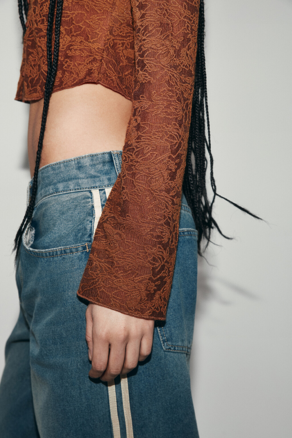 Лонгслив облегающий кружевной на пуговицах - цвет коричневый - 7
