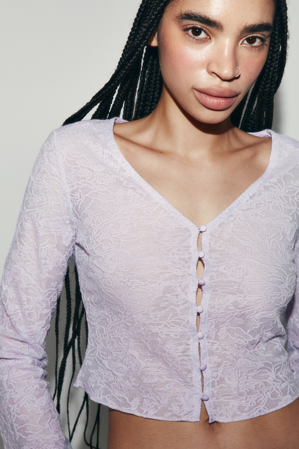 Лонгслив облегающий кружевной на пуговицах - цвет сиреневый - 5
