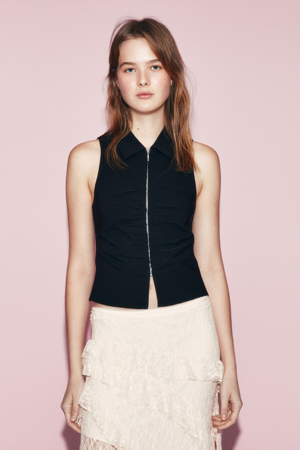 Жилет вискозный облегающий с отложным воротником - цвет черный - 2