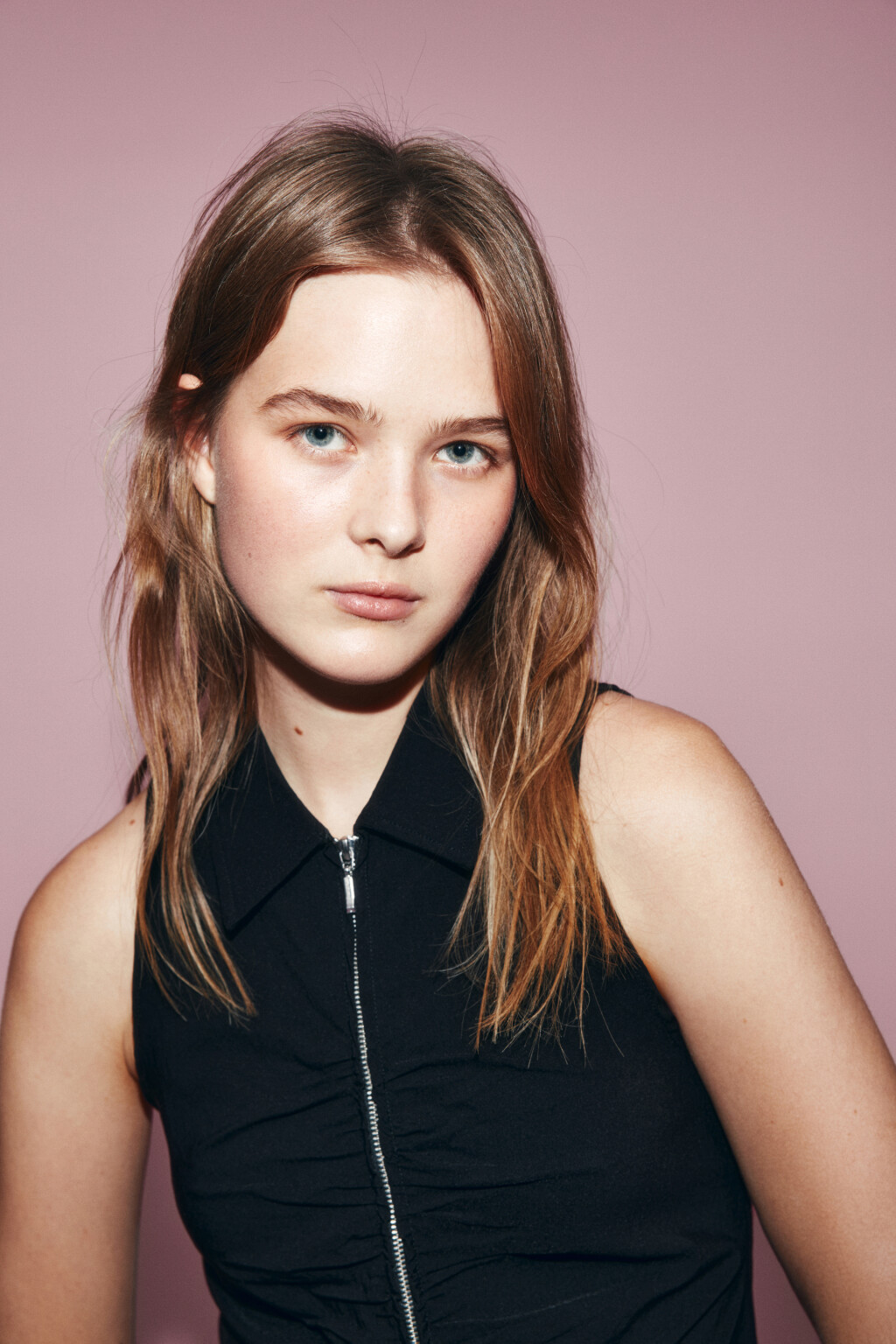 Жилет вискозный облегающий с отложным воротником - цвет черный - 6