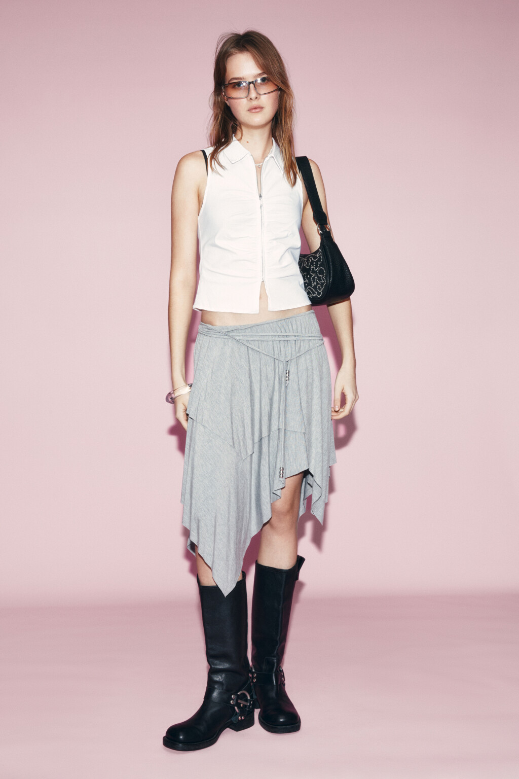 Жилет вискозный облегающий с отложным воротником - цвет молочный - 4