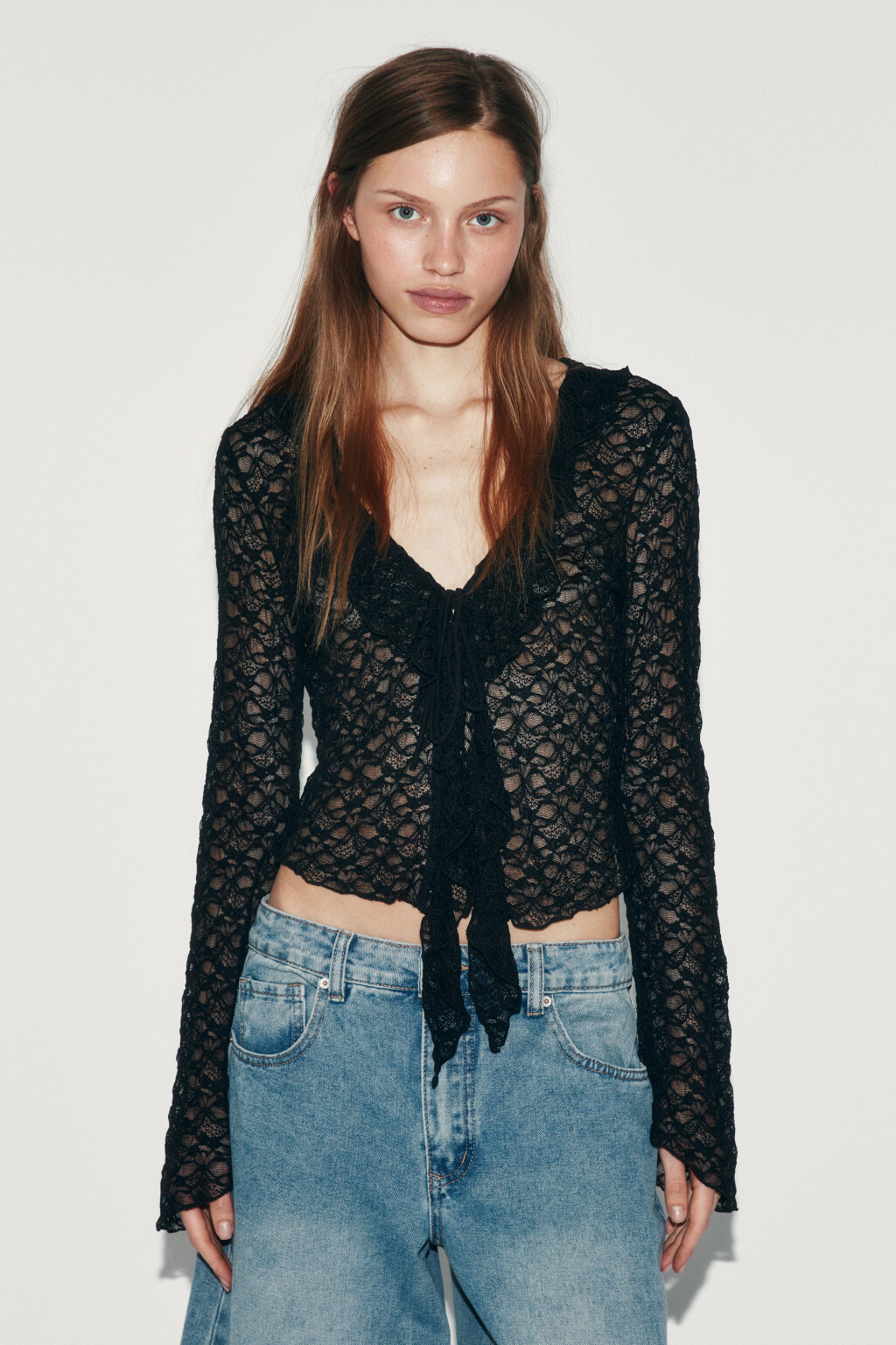 Блузка ажурная облегающая на завязках - цвет черный - 2