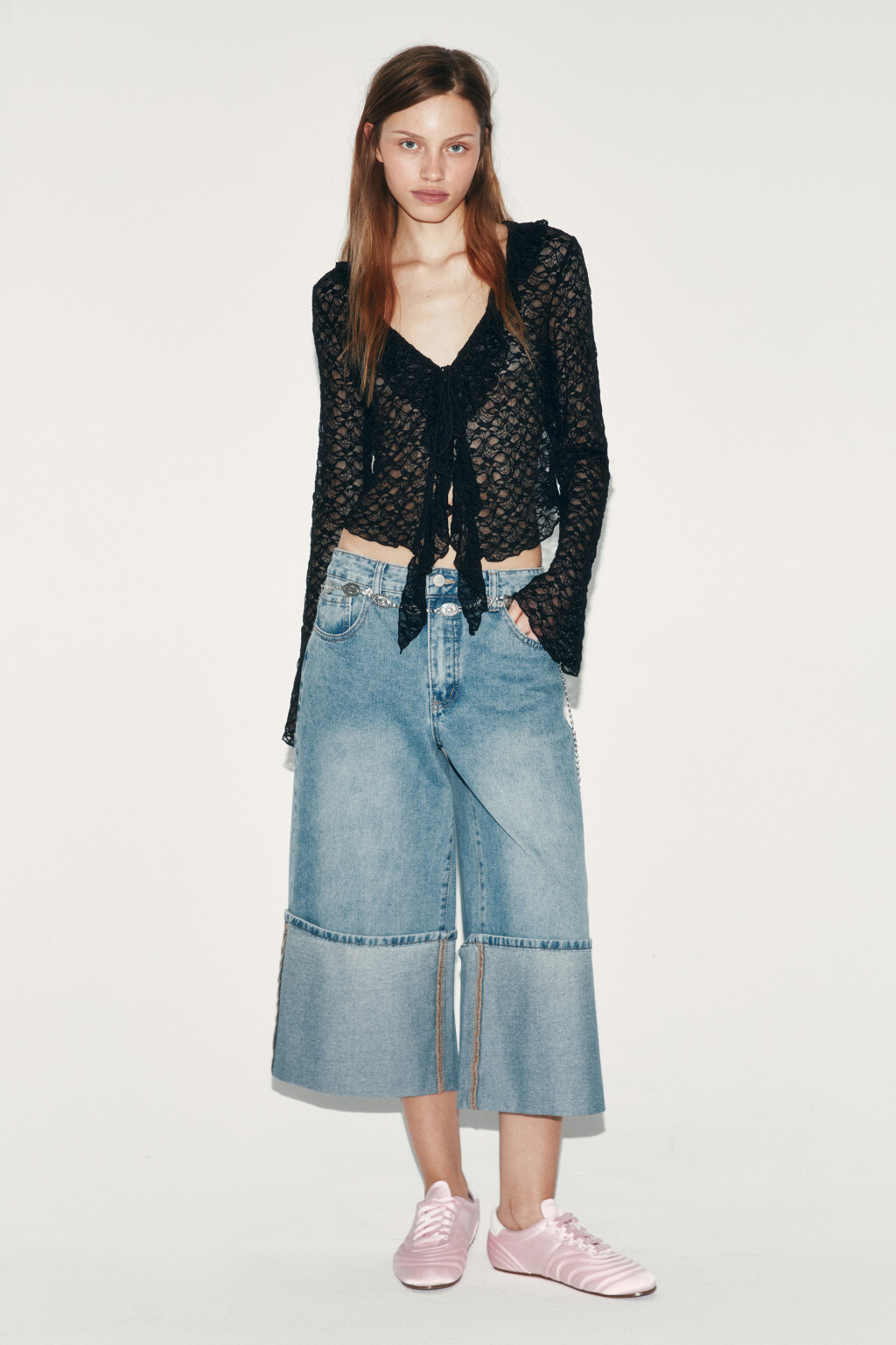 Блузка ажурная облегающая на завязках - цвет черный - 4