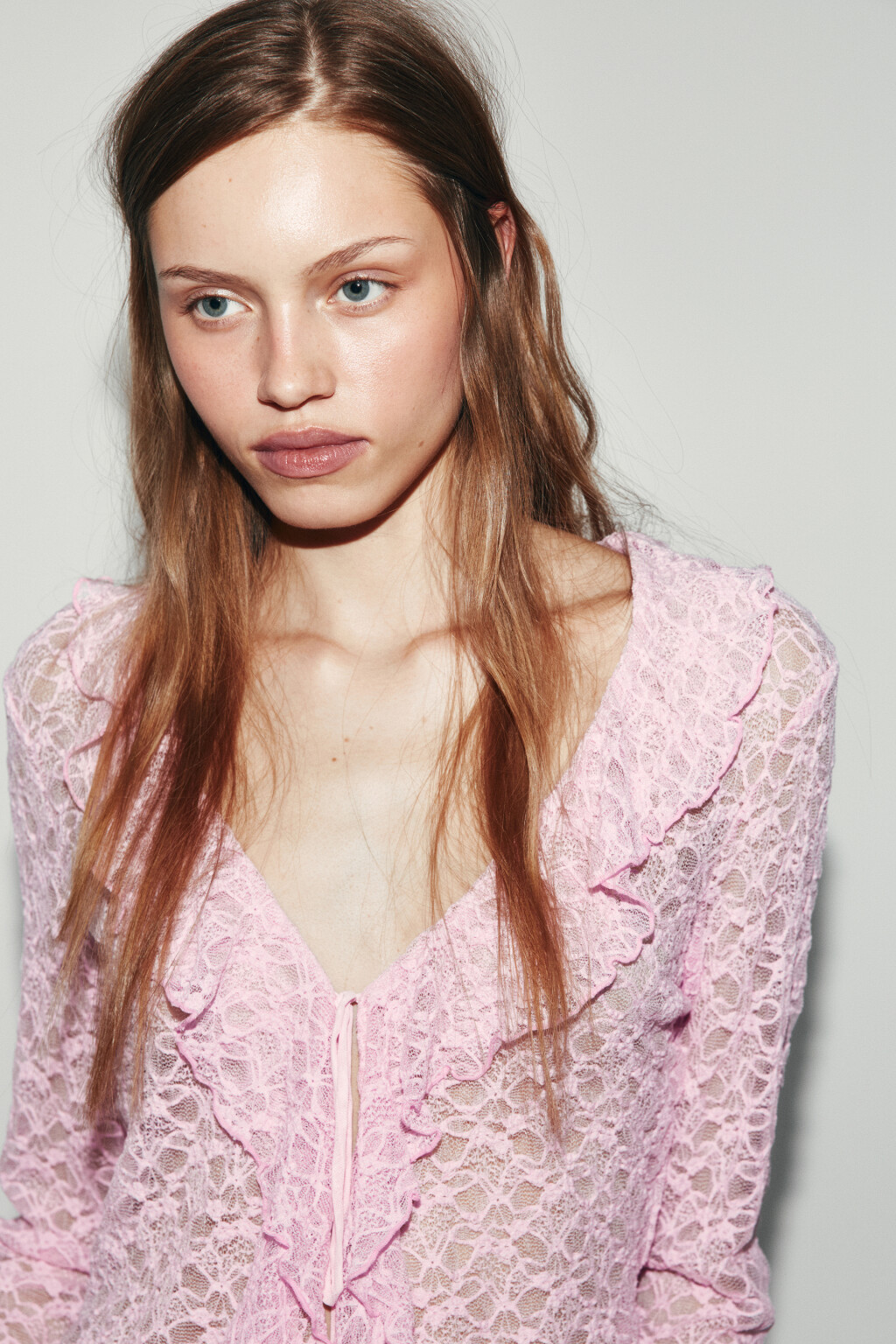 Блузка ажурная облегающая на завязках - цвет розовый - 6