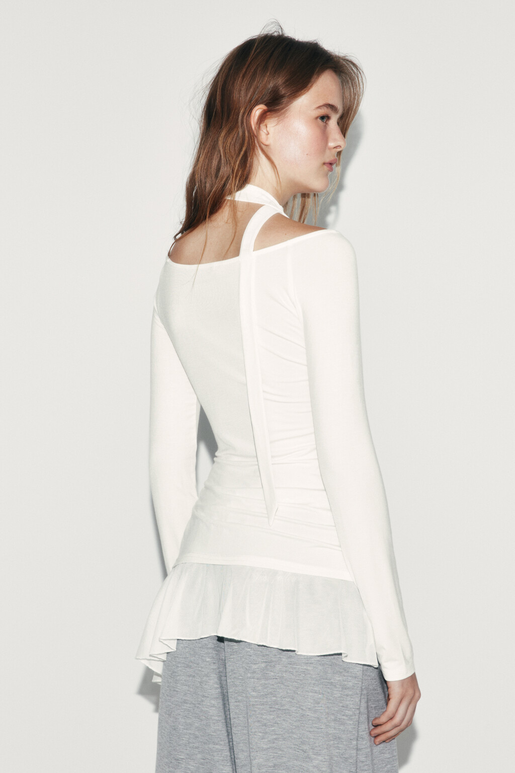 блузка облегающая с баской и шарфом - цвет мультиколор - 3