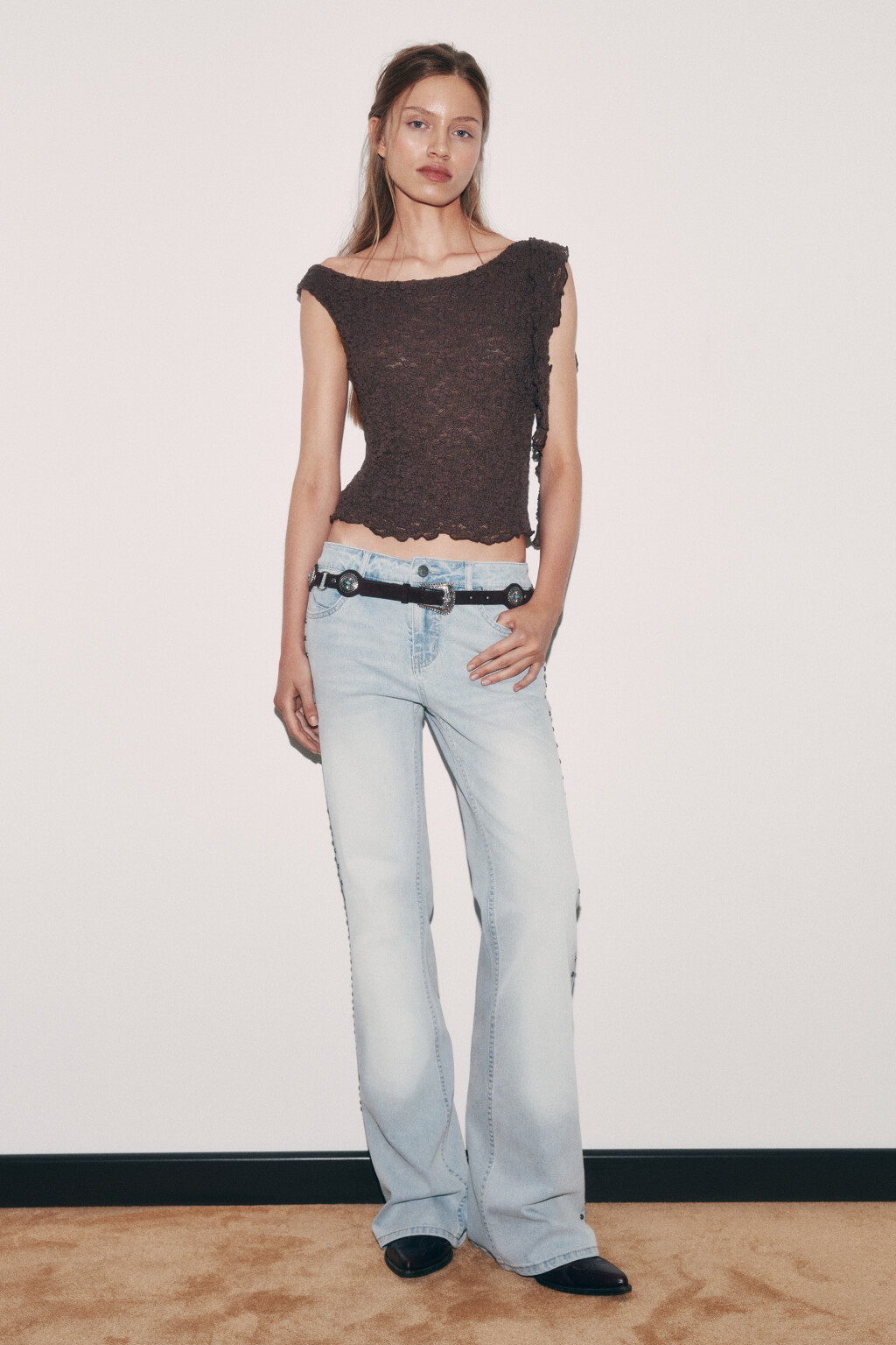 Блузка-топ ажурная - цвет коричневый - 4