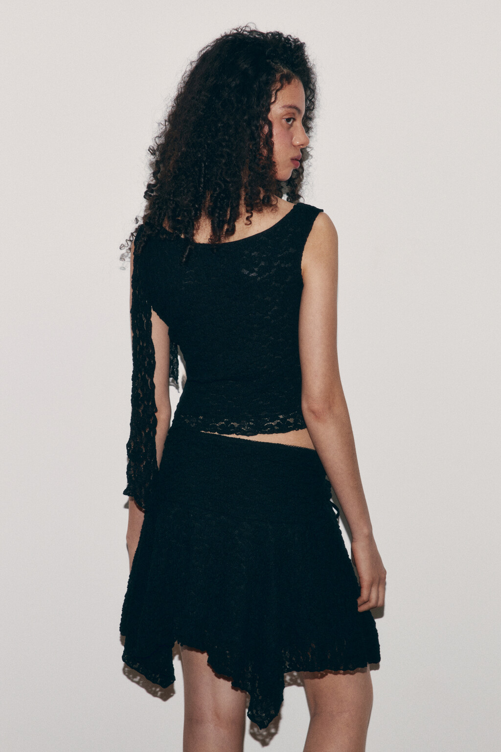 Блузка-топ ажурная - цвет черный - 3