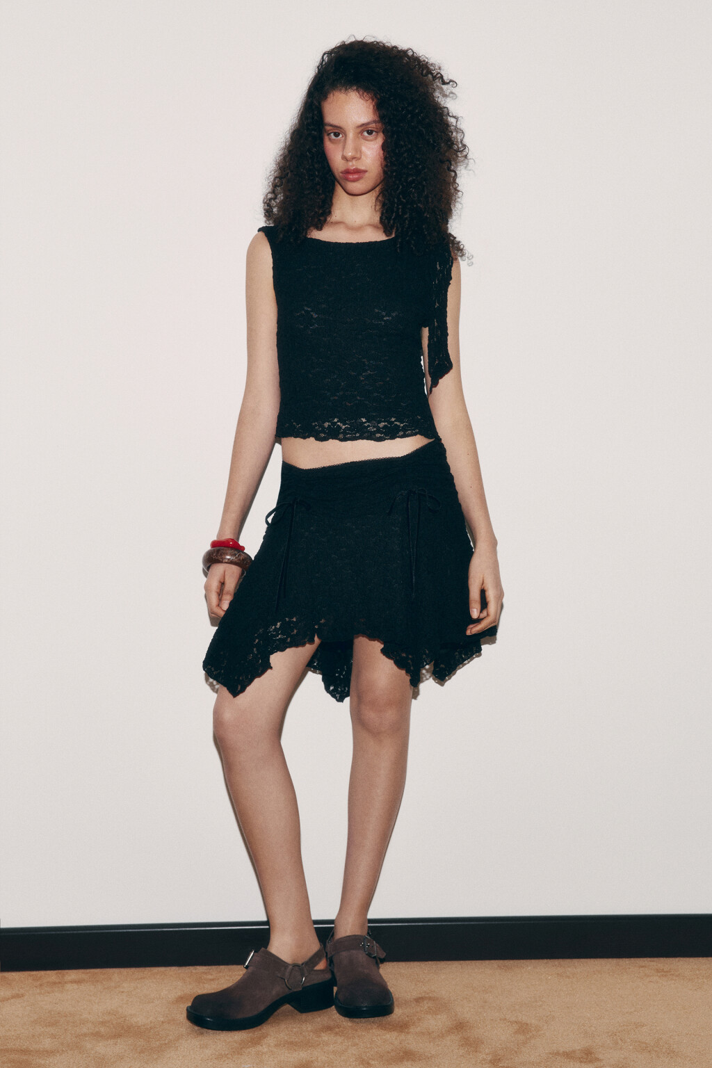 Блузка-топ ажурная - цвет черный - 4