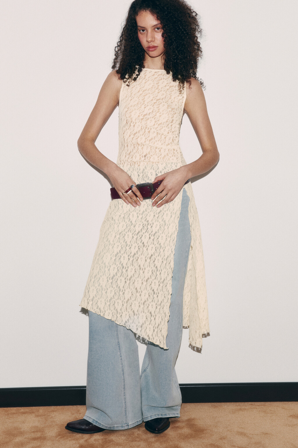 Платье-туника ажурная с разрезом и асимметричной юбкой - цвет молочный - 1